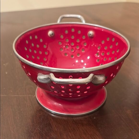 Small Red Metal Colander with Handles - Picture 4 of 6